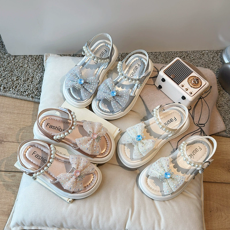 Сандалии для девочек новый 2025 летний ребенок мягкая подошва липучка принцессы обувь лук маленький средний ребенок девочка лето