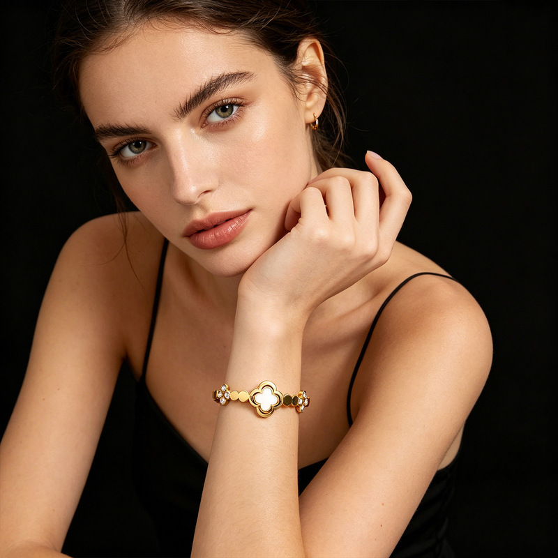 Cross-Border Stainless Steel Bracelet That Does Not Fade Easily, Women's Fashionable and Simple Gold Four-Leaf Clover Bracelet with a High-End Feel and Light Luxury Feel