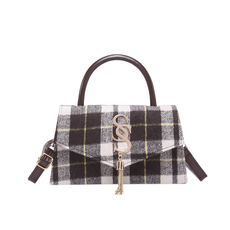 Textura de color contrastante bolso cuadrado portátil para mujeres 2024 invierno nuevo estilo de moda letras bordas bolso de hombro bolso de moda