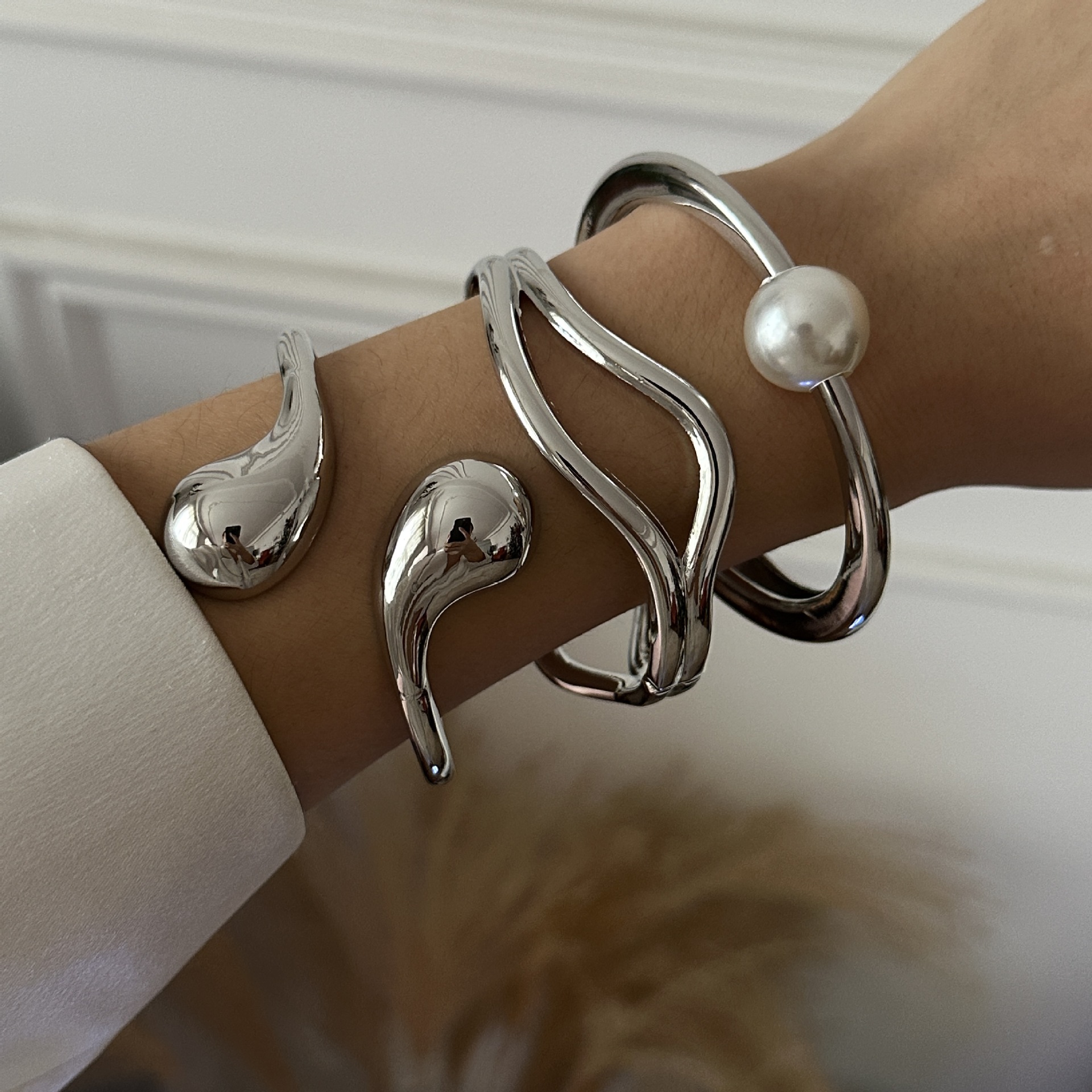 47g Weight Bangle Classification Alloy Chain Material 1 Piece Quantity Daily, Date Occasion Alloy Material Geometric Pattern Women's Gender Plating Design Simple Style, Classic Style Style Simple Style Classic Style Geometric Alloy Bangles Wholesale 2