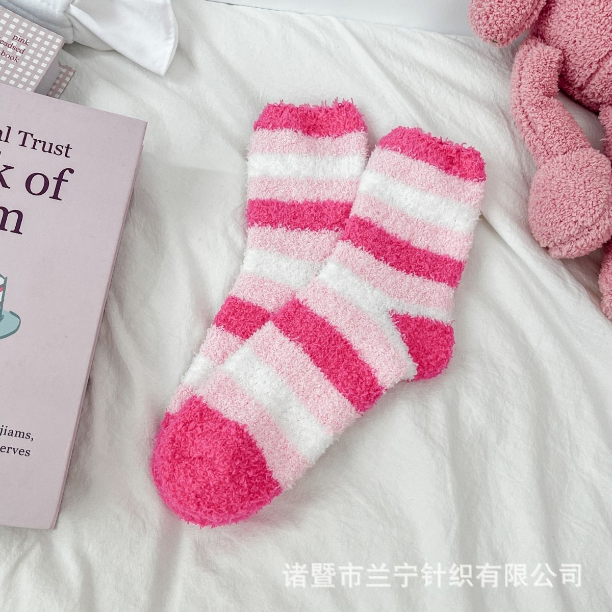 Calcetines de lana de coral sin pérdida de cabello Calcetines de piso de nicho rosa transfronterizo Calcetines de media lana de otoño e invierno para mujer Dormir en casa