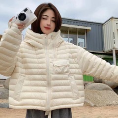 オリジナルヨーロッパ駅2023秋冬韓国版軽薄タイプの小さい子の白いアヒルの毛のゆるいダウンジャケットの女性