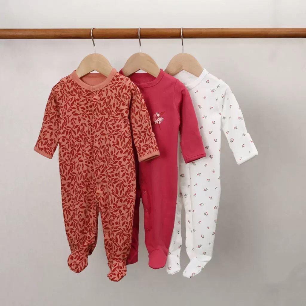 外国貿易の子供服春秋タイプの赤ちゃんのワンピースの長袖は足を包んでパジャマの新入生の赤ちゃんのプレゼントの箱を登ります。