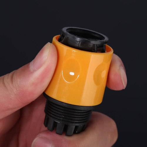 The manufacturer supplies high-quality (golden) 4-point water connection and 4-point plastic quick-connect water pipe joints