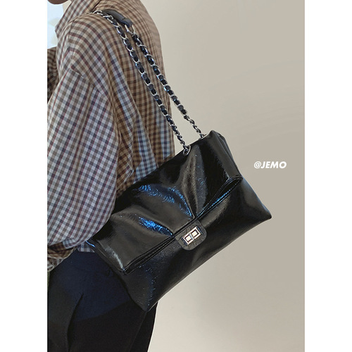 Women's New Advanced Feel Chanel-style Chain Shoulder Tote Bag with Large Capacity, Versatile and Commute-friendly from Guangzhou Factory