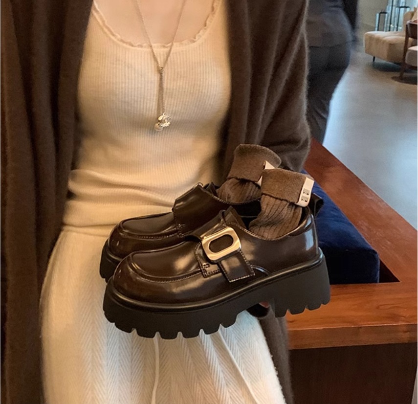 Grava Madre Otoño Invierno Nuevo estilo de estilo universitario botón perezoso un pie pie muffin tacones gruesos zapatos de cuero Lefour para mujeres