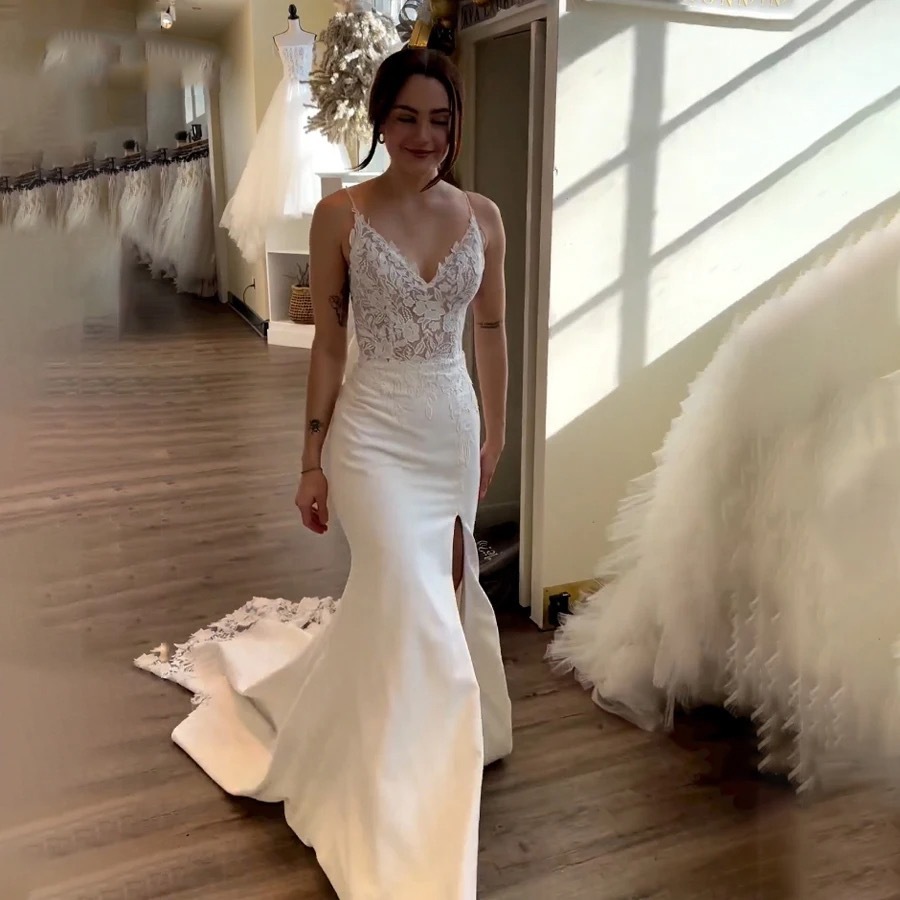fitted lace elegant wedding dress