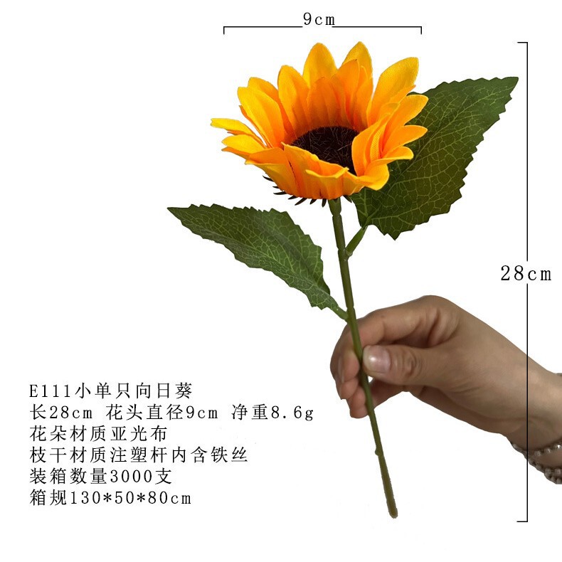 ヒマワリのシミュレーション花の卸売り家の客間に結婚祝いの花芸の装飾道具の造花の花束を飾っています。|undefined