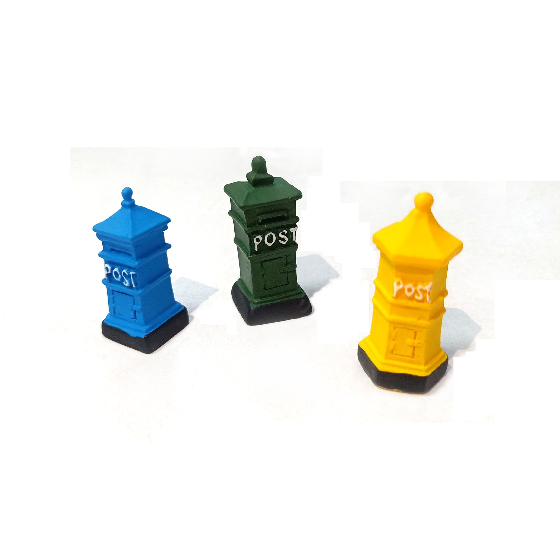 Buzón pequeño Decoración artesanal retro europea Pecera Decoración de resina de micro paisaje Buzón de correos nostálgico europeo POST