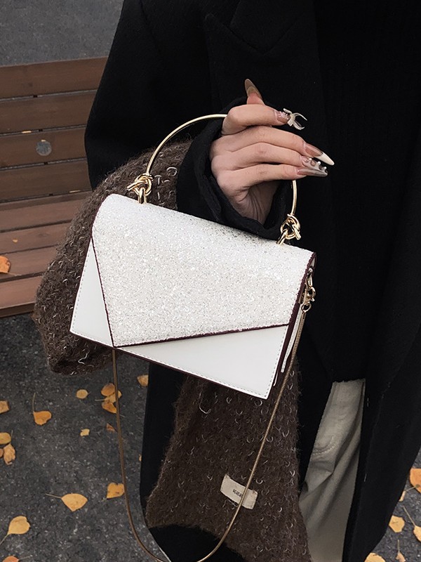 Nuevo estilo de bolso de mano metálico con lentejuelas para mujer, sencillo y a la moda, bolso de hombro cruzado con cadena, moderno y a la moda.