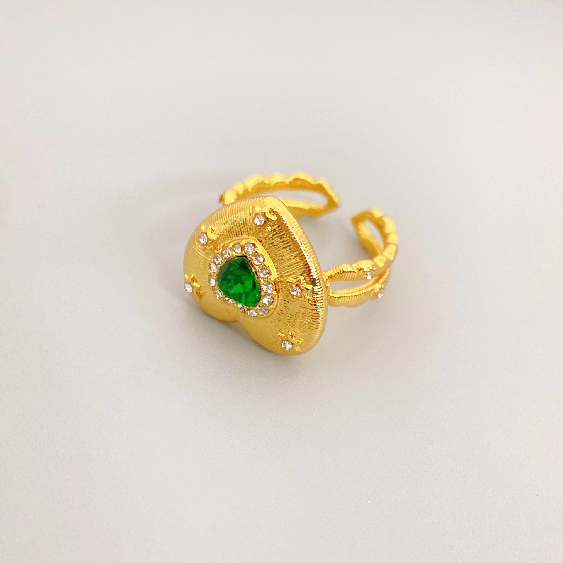 Retro Heart Shape Copper Plating Inlay Artificial Gemstones Rings 1 Piece