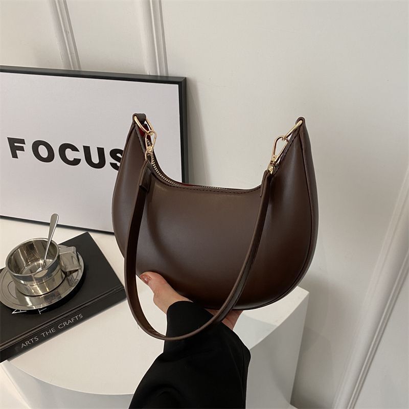 French-style high-end niche crescent-shaped new simple shoulder bag, versatile and textured, fashionable underarm half-moon bag for women
