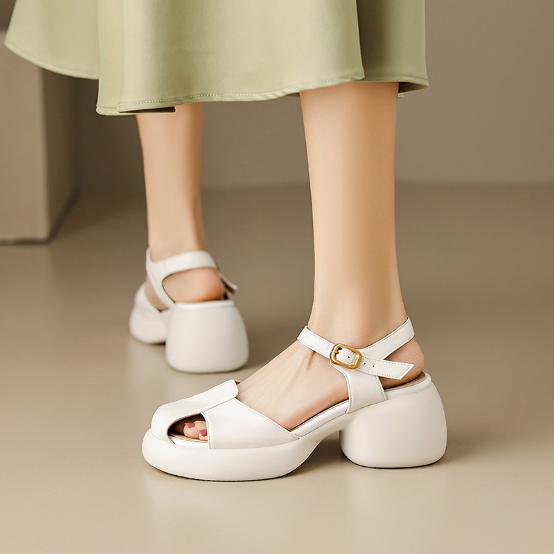 Sandal cao gót nữ bít mũi da cừu gót thô kiểu La Mã đế dày quai ngang — Màu trắng be