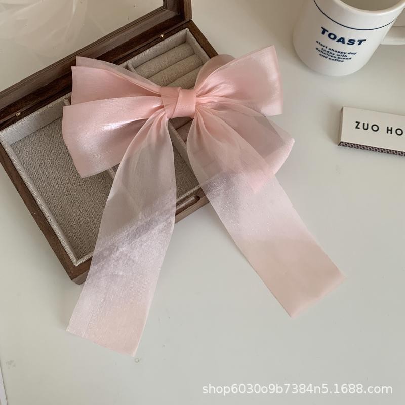 Creamy hairgrip with bow