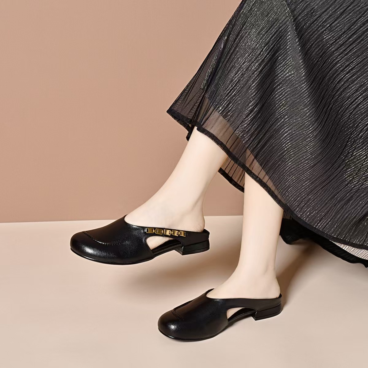 Dép sandal nữ da thật mũi kín đế bệt gót dày đi ngoài trời — đen chi tiết 3