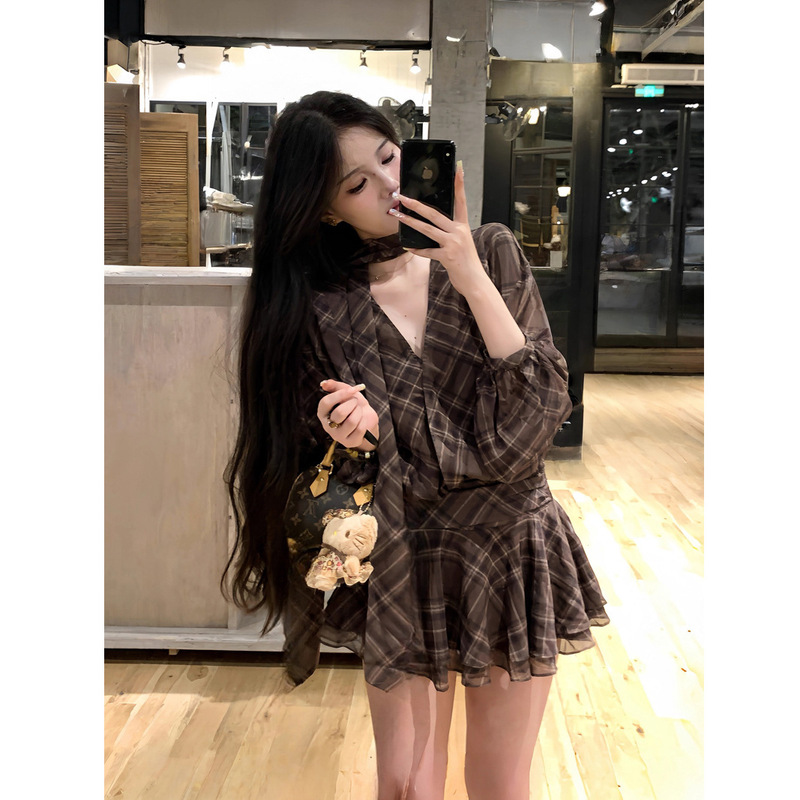 Korean Retro High-End Long-Sleeved Dress for Women Early Autumn New Elegant Slim Plaid Ribbon Chiffon Short Skirt