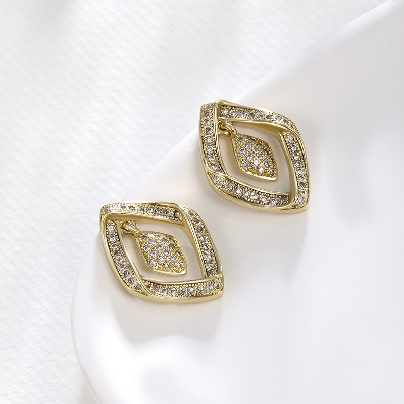 Juego colgante de pendientes de diamante de circonio ligeramente incrustado de aleación Xuping, traje de dos piezas de moda de alta gama de moda europea y americana