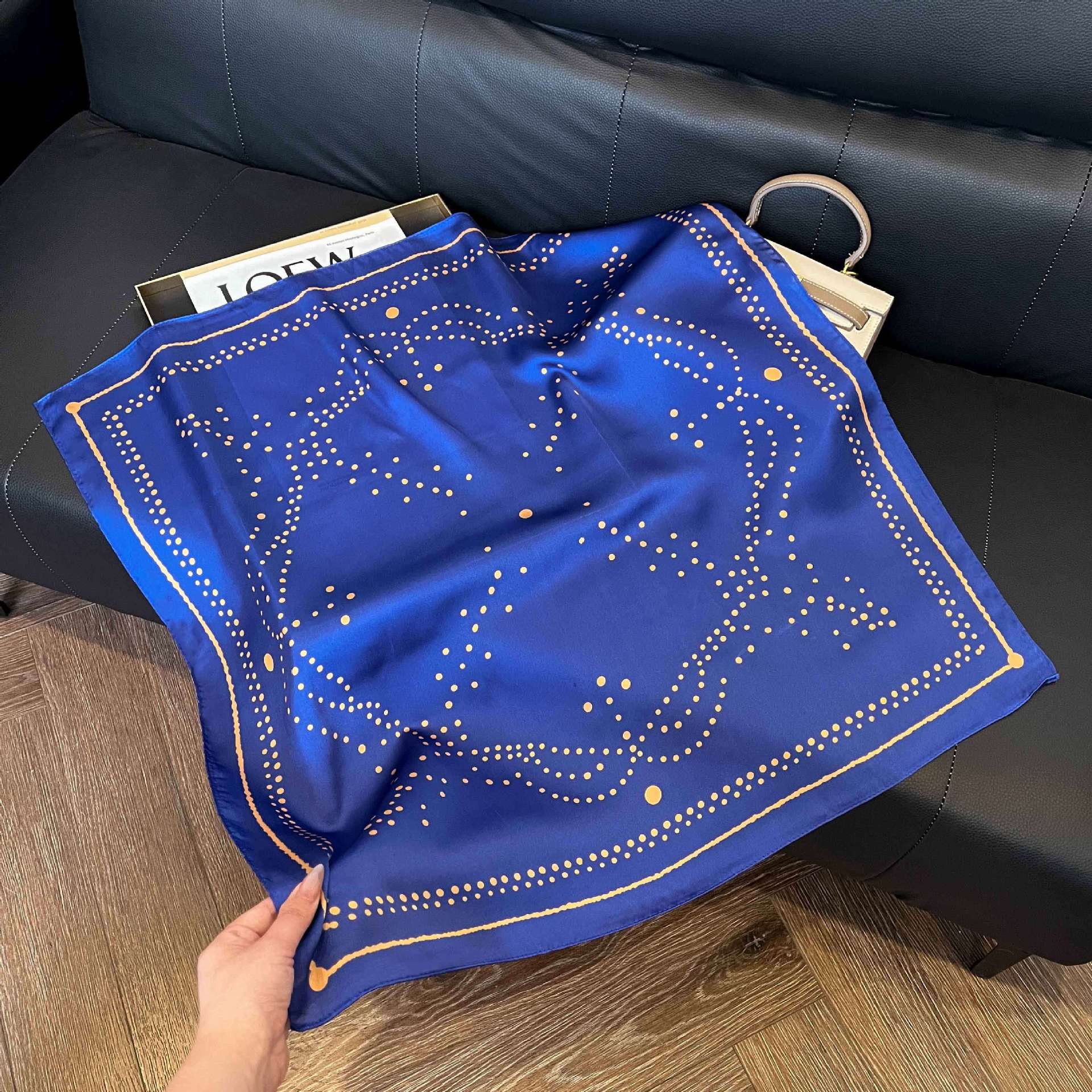 Transfronterizos nuevos bufandas de seda azul de alto nivel de seda cuadrada de simulación bufandas de moda de decoración de moda de combinación bolsa correa de pelo bufandas profesionales