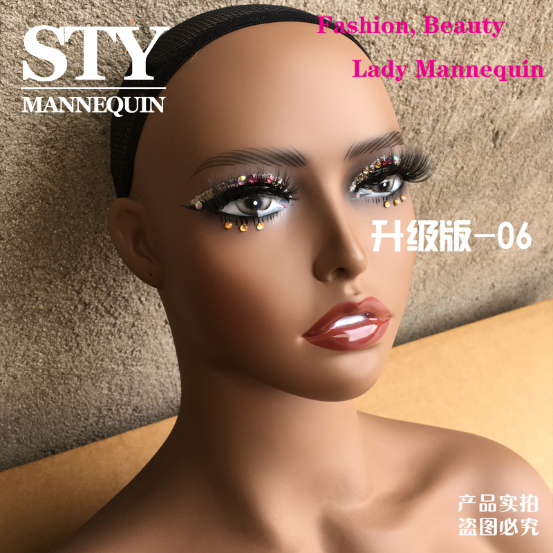 Suntan oil, mannequin head, pleated skirt, wig, stand, tubing, European style, worn on the shoulder