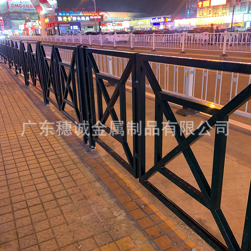 市政护栏中央道路护栏交通隔离围栏城市公路防护栏市政隔离栏现货