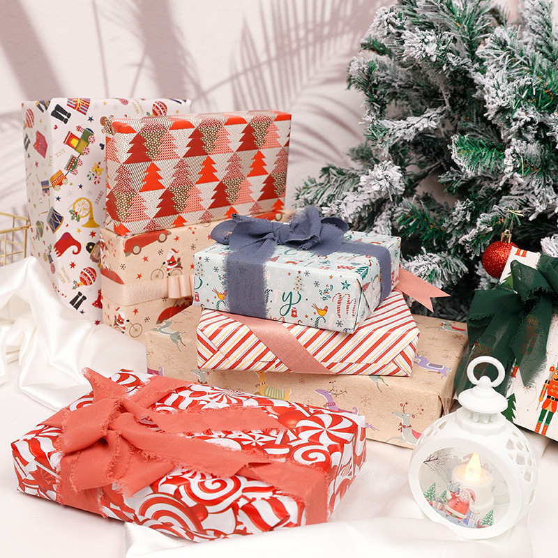 Amazon venta caliente super volumen de papel de embalaje de regalos de Navidad soldados Lollipop multicolor ciervo papel de embalaje de rollo