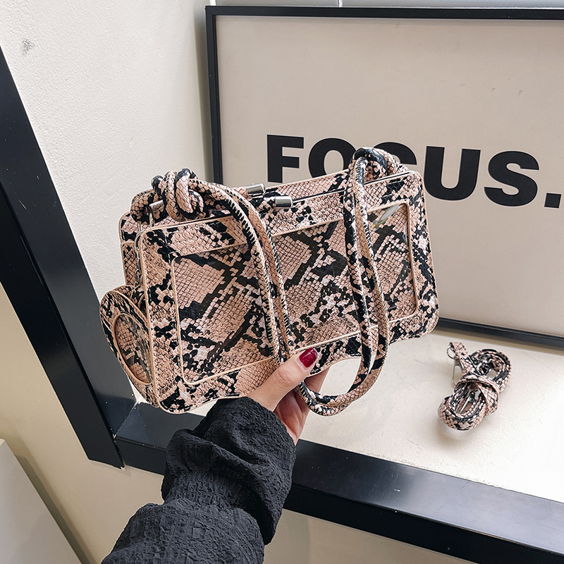 Serpiente de aire extranjero textura simple primavera 2025 nuevo temperamento diseño de moda mochila de hombro elegante bolso cuadrado