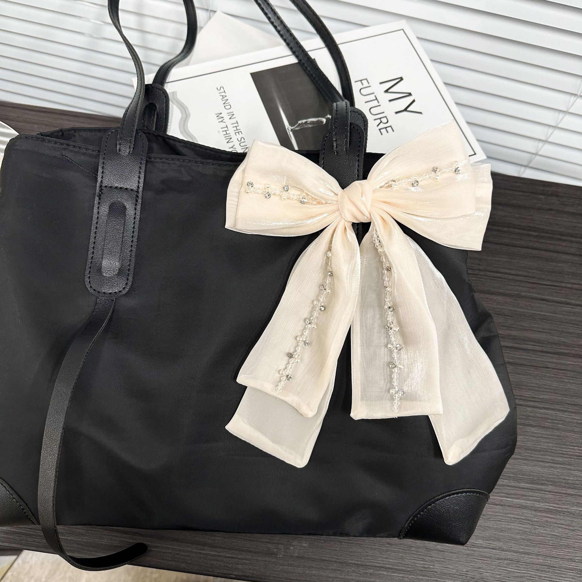Nuevos accesorios de prendas de vestir broche estereoscópica bolsos de falda accesorios de doble estereoscópica perlas de clavo arco