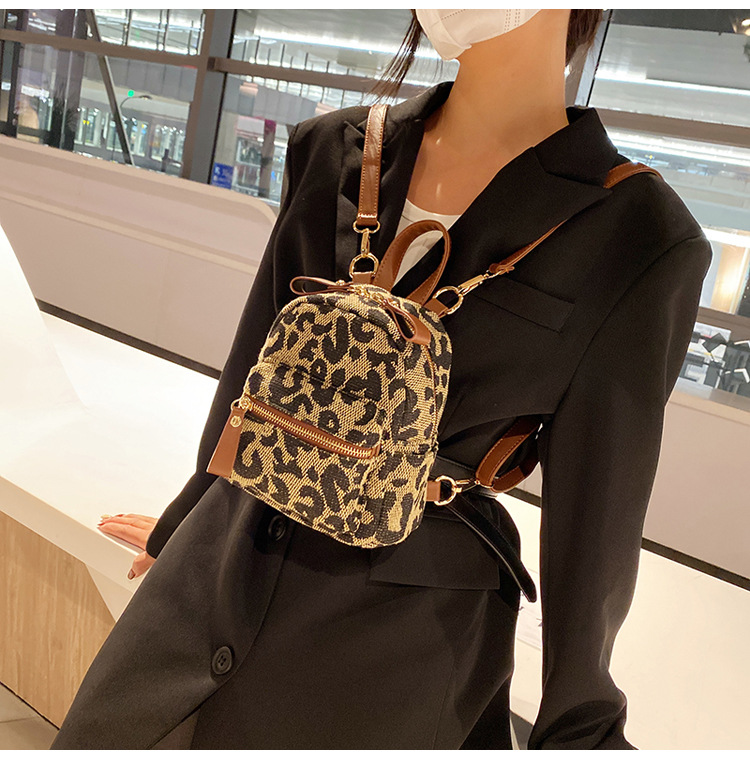 Bolsa Pequeña De Lona Con Estampado De Leopardo 2021 Nueva Mochila Que Combina Con Todo Mochila Para Estudiantes De Estilo Japonés Mochila De Viaje Para Mujer display picture 4