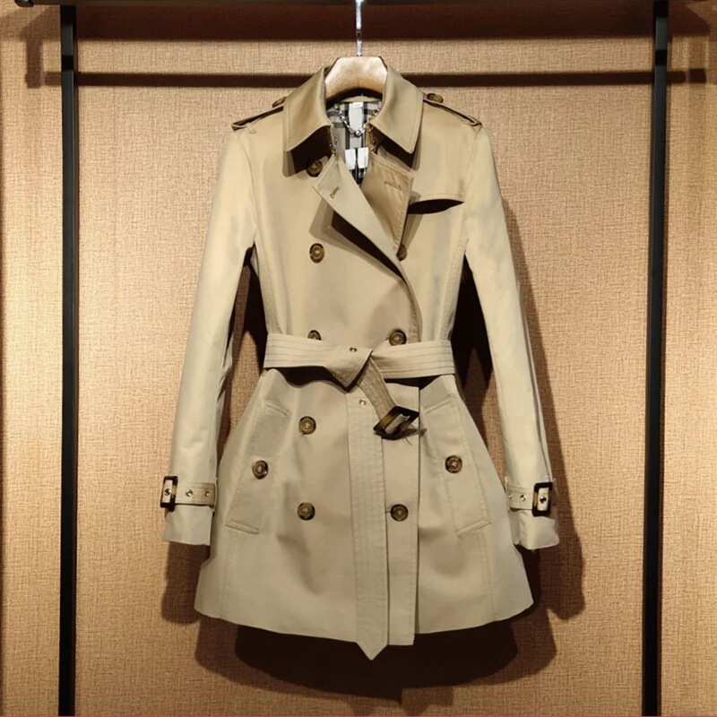 British-style khaki short trench coat for women, 2025 spring and autumn new collection, waist-cinching petite coat with double-breasted buttons British-style khaki short trench coat for women, 2025 spring and autumn new collection, waist-cinching petite coat with double-breasted buttons