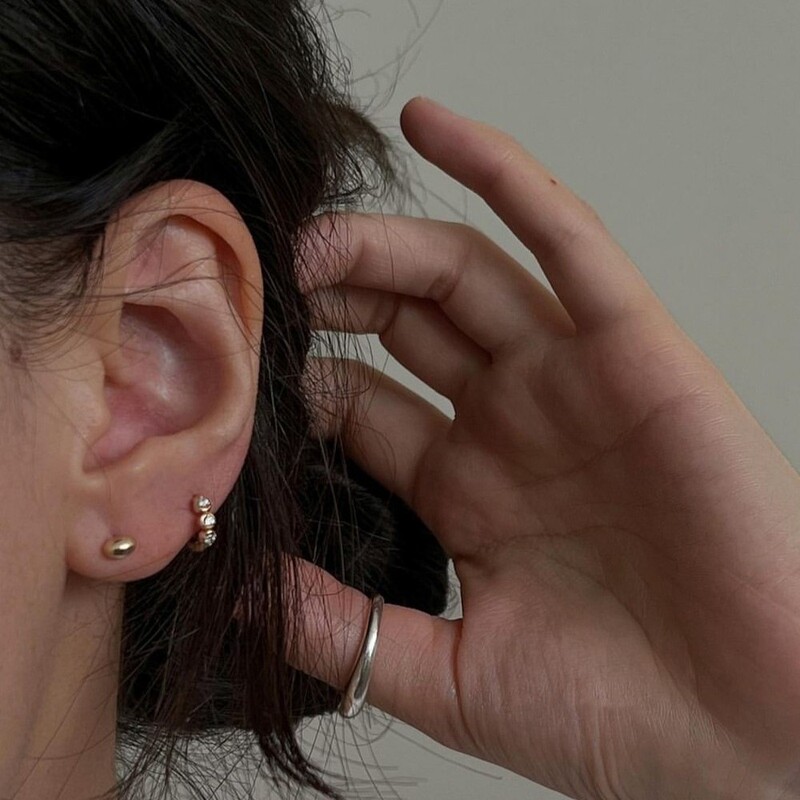 So Pretty. Ins Blogger’S Beloved Sterling Silver Gold-Plated Earrings, Three Zircon Mini Earrings with Low Pierced Ears