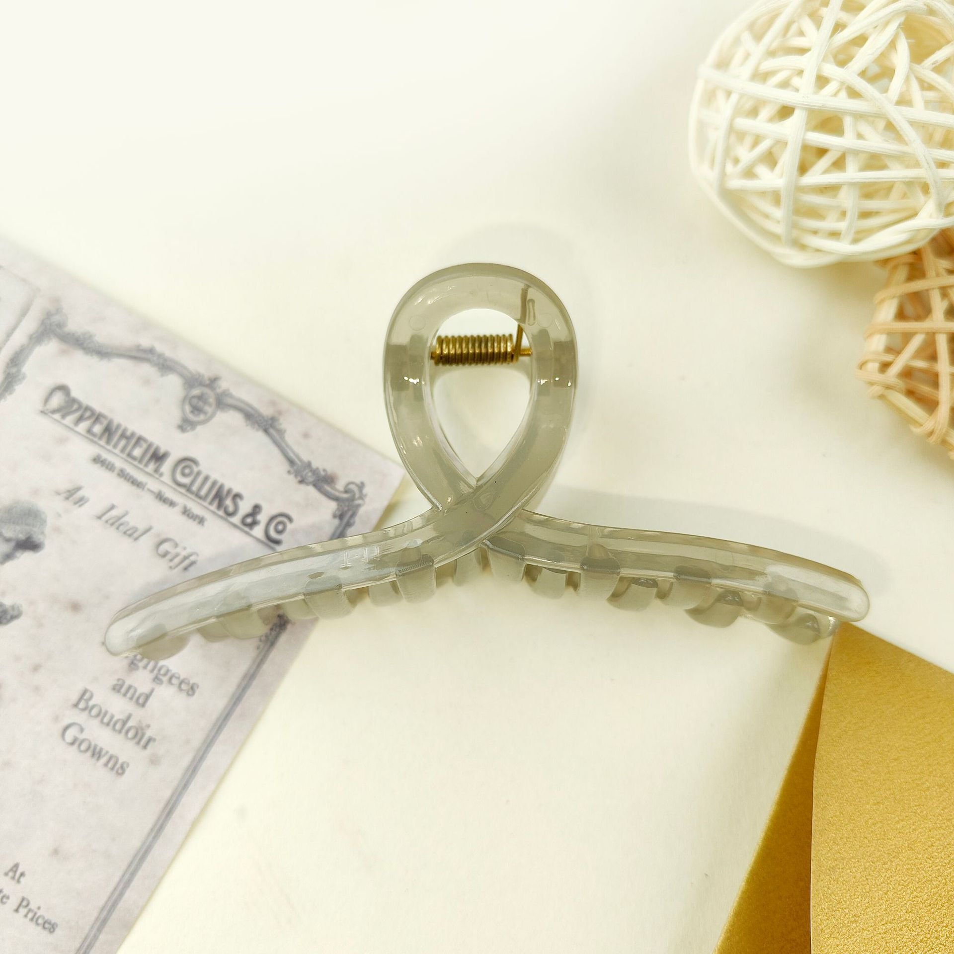 Medium size hair clip plastic hair clip back head hair clip wholesale ins style hair accessories shark clip hair volume less headdress hair clip_voghion.com