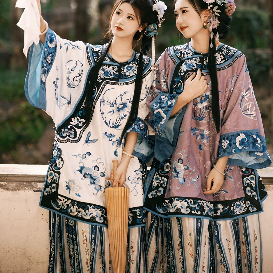 Цинханьская девушка фото Цин Цин одежда сине-белый фарфор фиолетовый ханьфу лошадь юбка