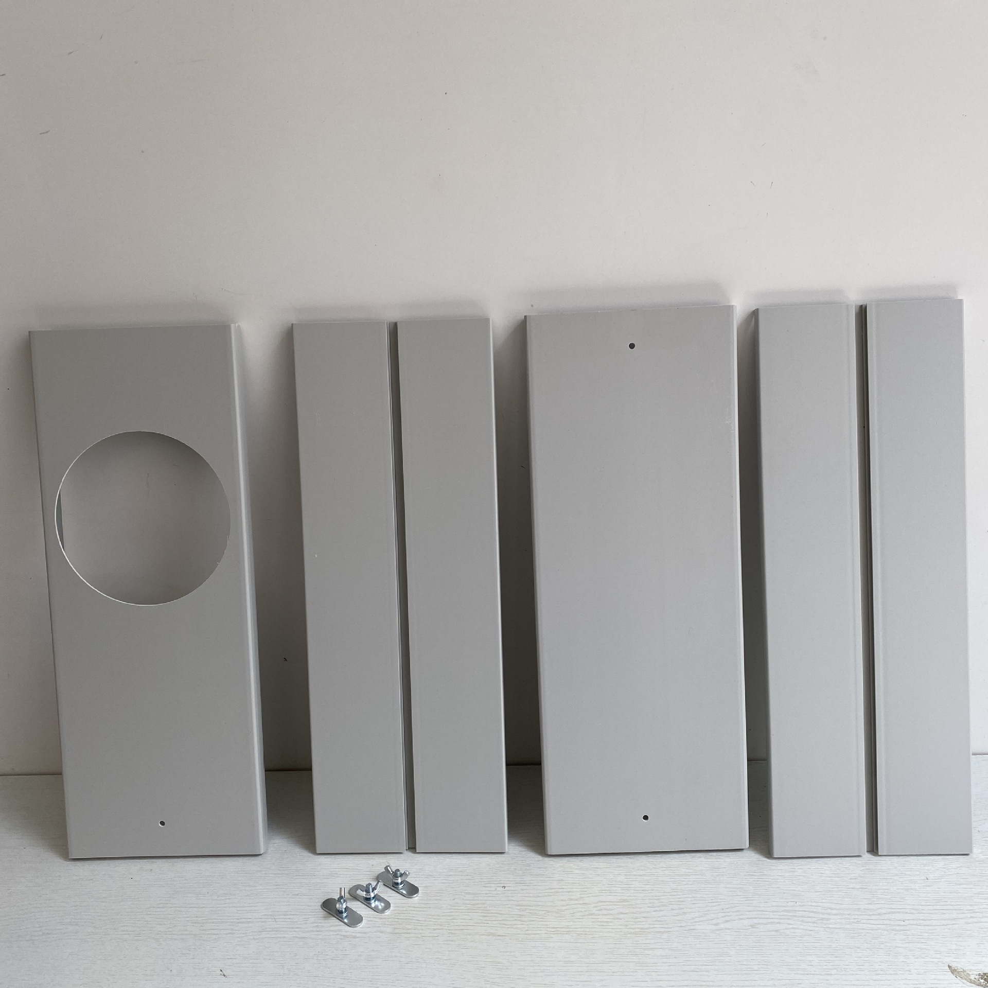 폭 16 - 높이 43 - 최대 140cm까지 조절 가능(4개 팩, 나사 3세트 포함) [1.21KG]