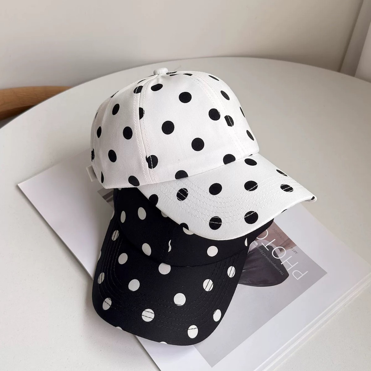 Coreano negro y blanco punto de onda sombrero de lengua de pato mujer sombrero de verano protector solar para mostrar la cara de la marea pequeña sombrero de béisbol casual