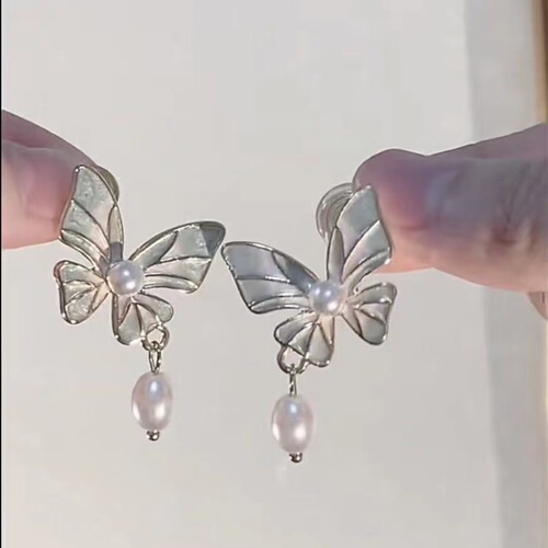 Ultra-fairy-tale-like, dreamy flower-shaped mosquito-repellent coil earrings—no ear piercings required! 2024's latest petite, delicate, Mori-Girl-inspired ear clips that’ll win every girl’s heart.