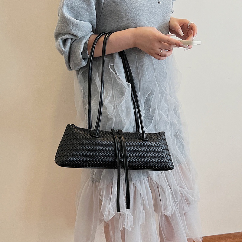 Bolso de axila de textura transfronteriza 2025 verano nuevo bolso femenino bolso tejido de moda bolso de hombro retro de gran capacidad