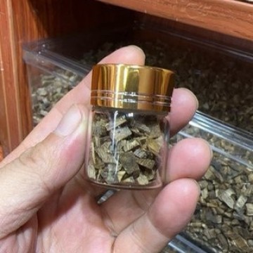 海南绿棋楠高油碎料粉末原木切珠子熏香家用香料奇楠边角料颗粒