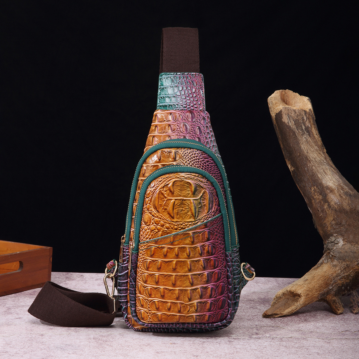 Retro Women's Chest Bag With Crocodile Pattern And Wide Strap_voghion.com