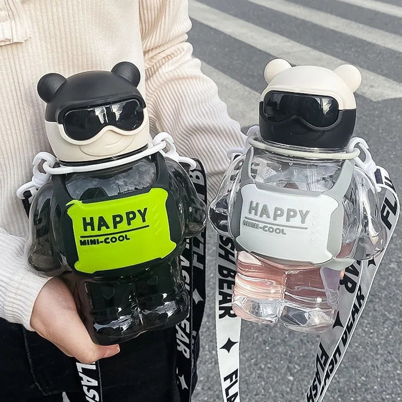 小熊塑料杯高颜值儿童吸管杯大容量便携背带绳水杯耐高温儿童杯批