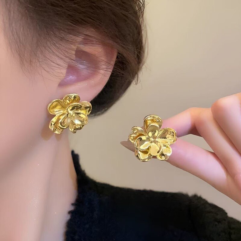 Rose Blossom Metal Flower Stud Earrings for Women French Retro Niche Fairy Sweet Commuter Style Earrings