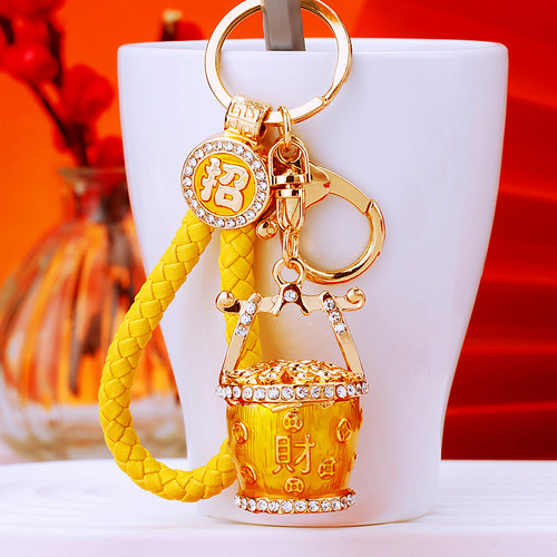 Diamond-encrusted fortune bucket cornucopia car keychain women's bag pendant metal key chain ring travel souvenir gift