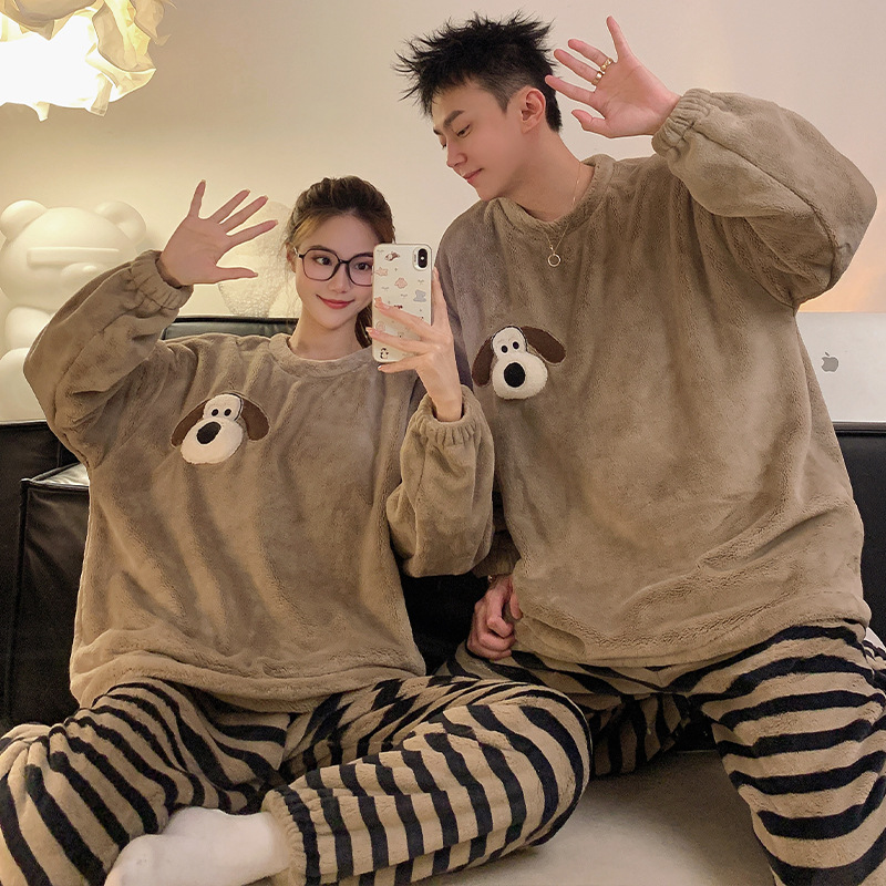 秋冬フランネルのカップルのパジャマは女性のサンゴのベルベットの家の服の男性の漫画の冬の新型を厚くします。