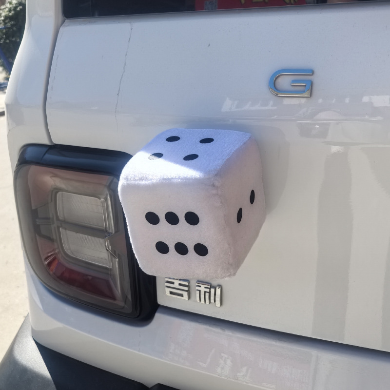 Colgante de accesorios de automóvil transfronterizo, colgante de automóvil, dados de felpa, colgante de automóvil, amor, Amazon