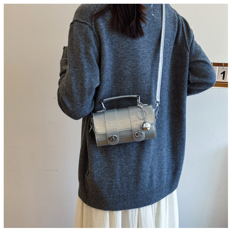 A trendy soft leather round bag for women, a new autumn/winter 2024 collection, stylish and versatile, single-shoulder crossbody bag for work undefined