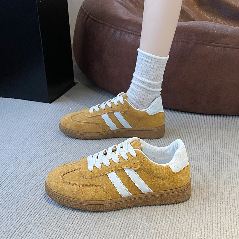 Zapatos de entrenamiento alemanes de fondo plano para mujer 2025 nueva primavera y verano retro nicho todo fósforo zapatillas deportivas moda casual zapatos blancos