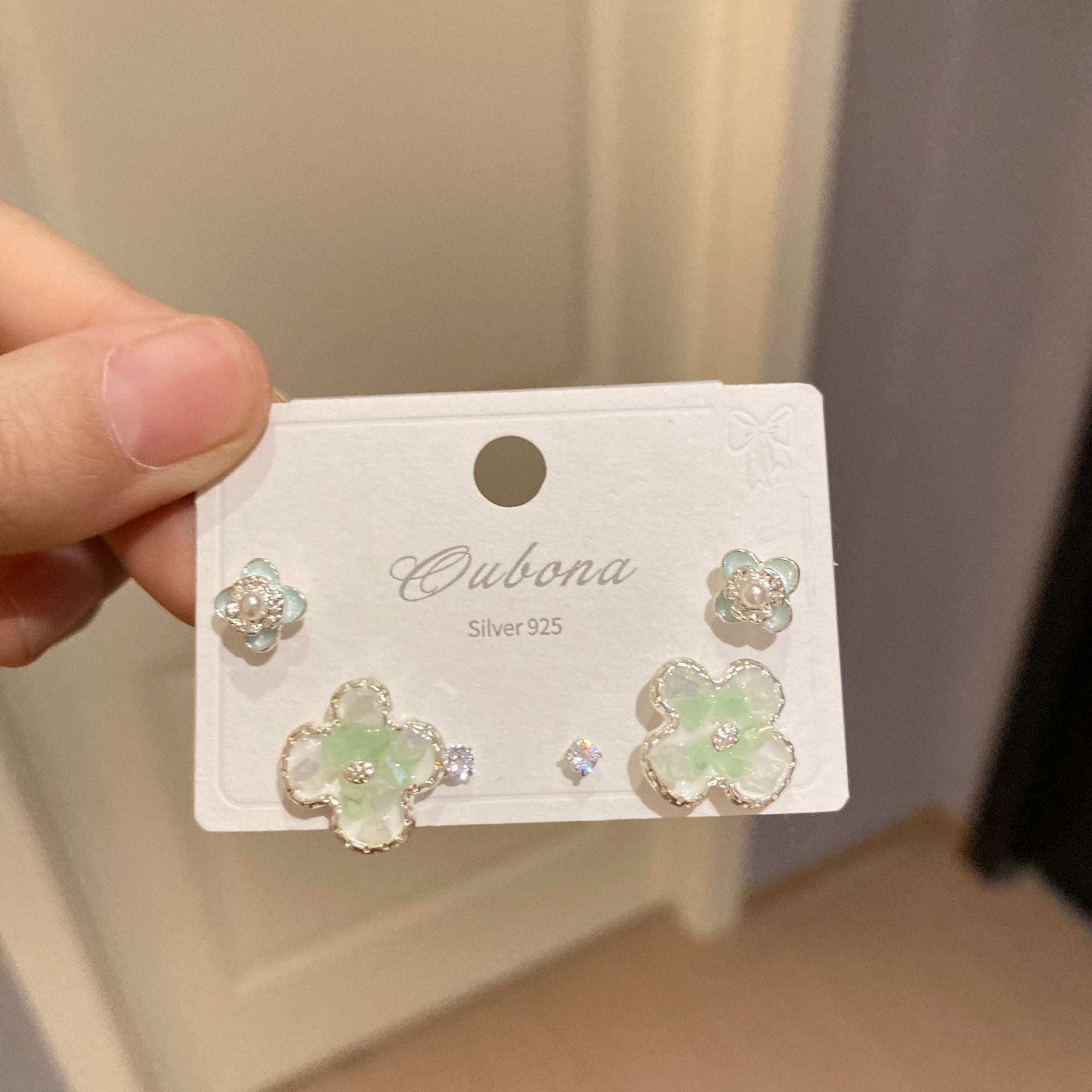 Pendientes redondos de color de aguja de plata Pendientes frescos y dulces Pendientes de todo fósforo de moda simple para mujer