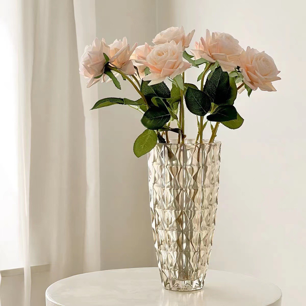 Vaso de vidrio grueso transparente de alto nivel de sensación hidropónica lirio flores rosas en el viento adornamiento de alto valor facial