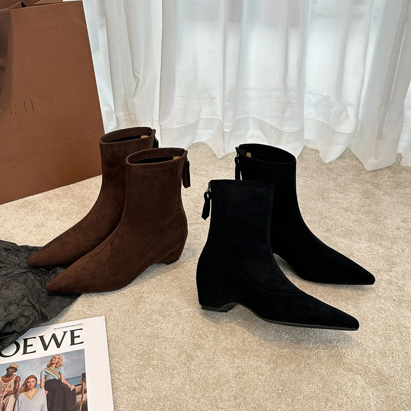 Leather version~Fashionable square-toed wedge suede ankle boots with a Maillard-inspired look, featuring a back zipper, paired with a skirt and wide-leg jeans