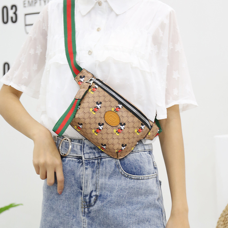 Bolso de pecho de diseño de nicho para mujeres 2025, nuevo estilo coreano de alta sensación de bolso de mujer al por mayor.