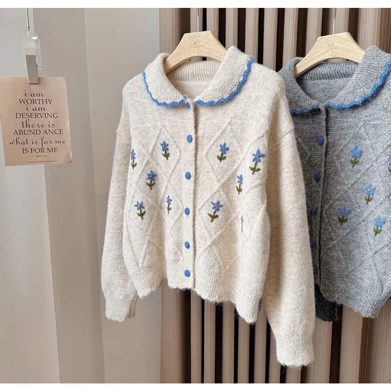 Korean-style sweet three-dimensional embroidered floral lapel cardigan for women, loose fit, new autumn and winter soft and youthful knitwear Korean-style sweet three-dimensional embroidered floral lapel cardigan for women, loose fit, new autumn and winter soft and youthful knitwear